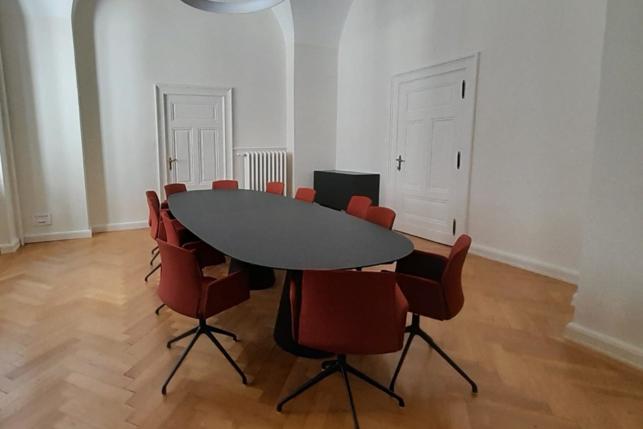 chaises de réunion rouges