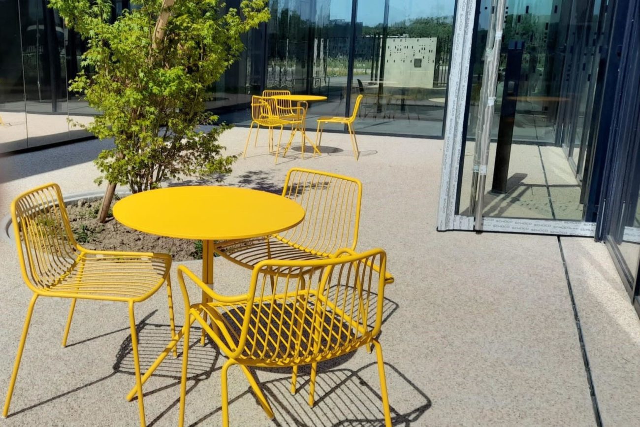 chaises extérieur pour espace extérieur entreprise