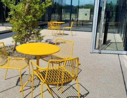 chaises extérieur pour espace extérieur entreprise