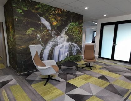 fauteuils confortables salle d'accueil entreprise