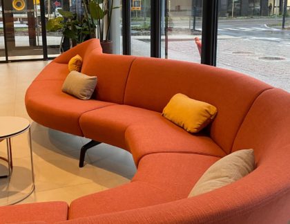 long fauteuil d'accueil entreprise