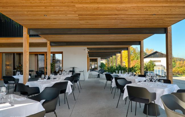 mobilier terrasse extérieur d'un restaurant
