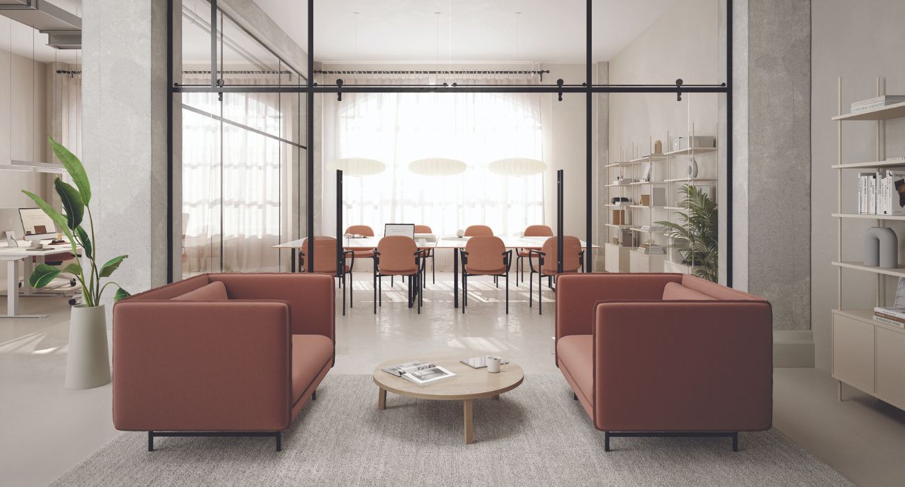 Canapés Qomfort de la marque Interstuhl dans un open space
