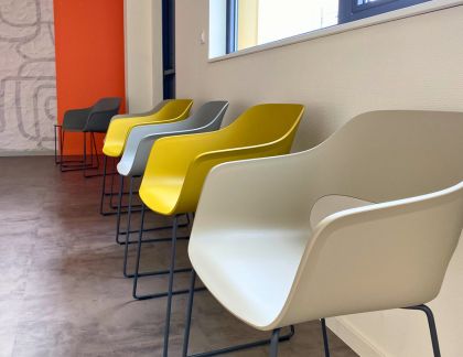 chaises visiteurs avec plusieurs choix de couleurs