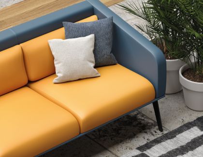 canapé d'accueil professionnel en cuir avec matière bicolore jaune et bleu