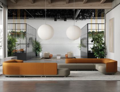 grand espace d'accueil avec mobilier pour salle d'attente